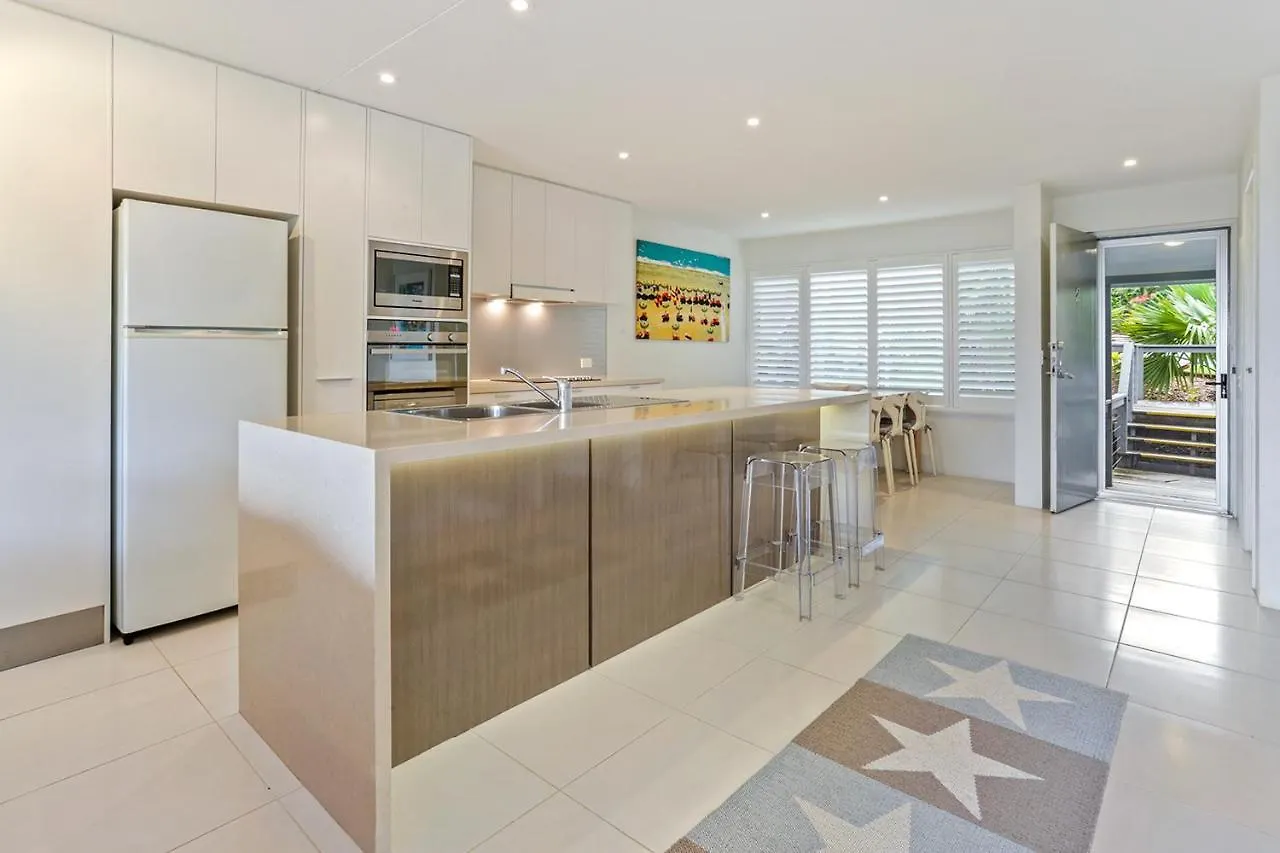 Apartment Comfortable & Stylish With Rooftop Spa Sunshine Beach Australia