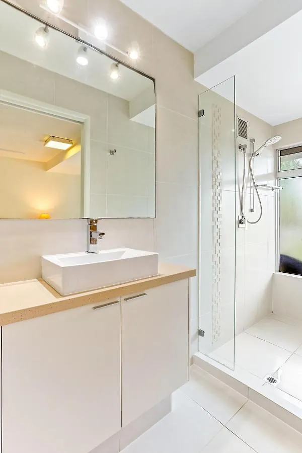 Comfortable & Stylish With Rooftop Spa Sunshine Beach